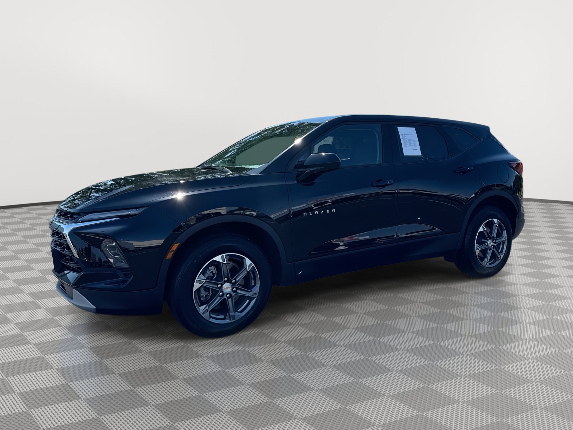 Used 2025 Chevrolet Blazer LT AWD/4WD image 1