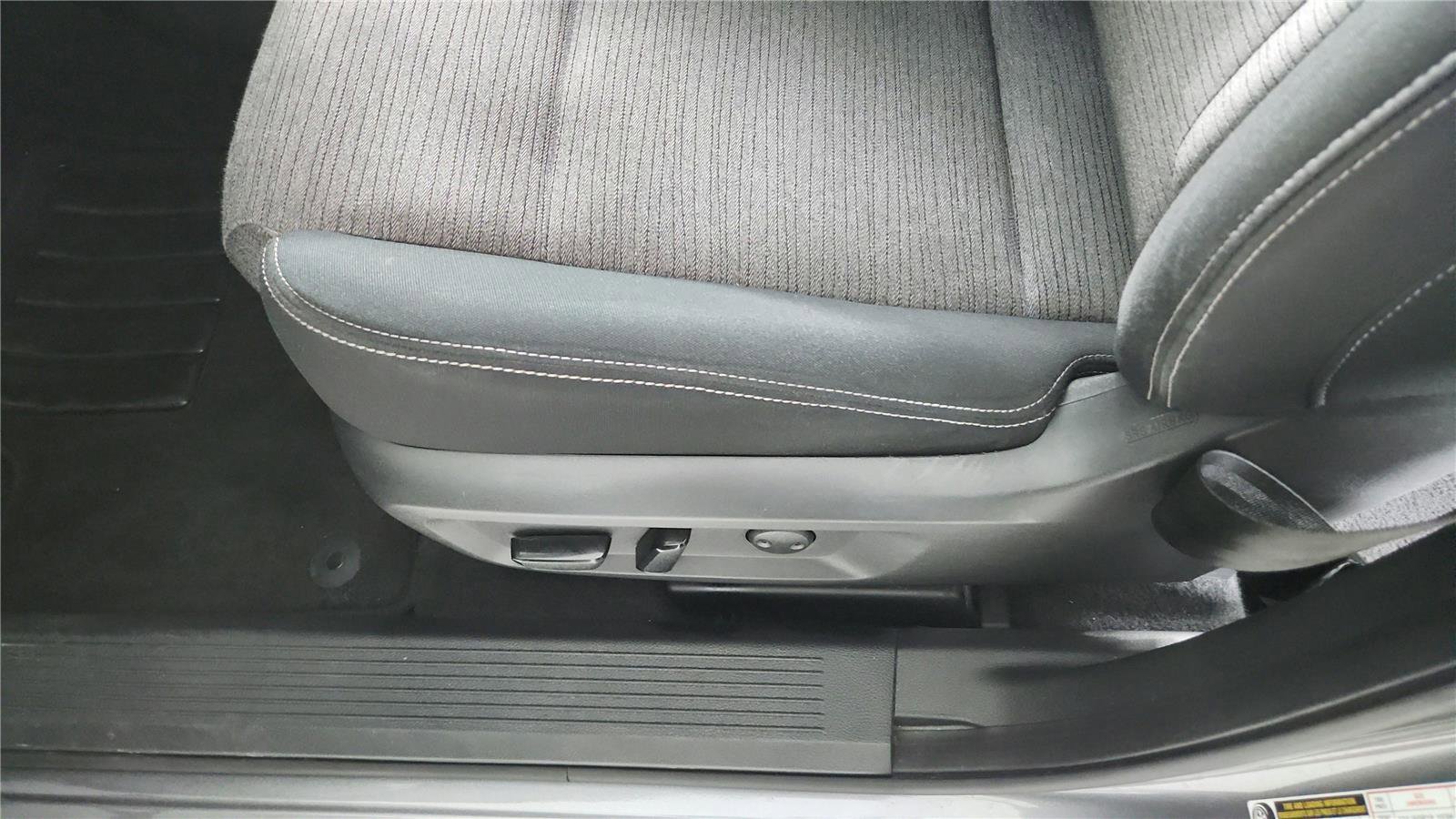 Used 2023 Nissan Rogue SV FWD image 11