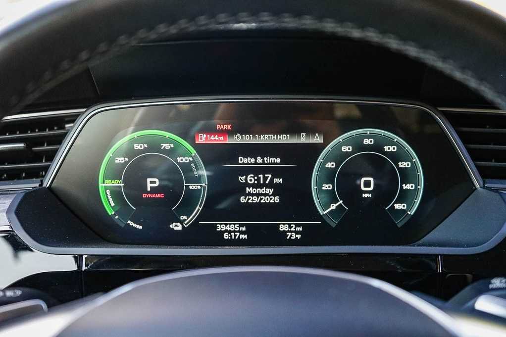 Used 2024 Audi Q8 e-tron Premium AWD/4WD image 25