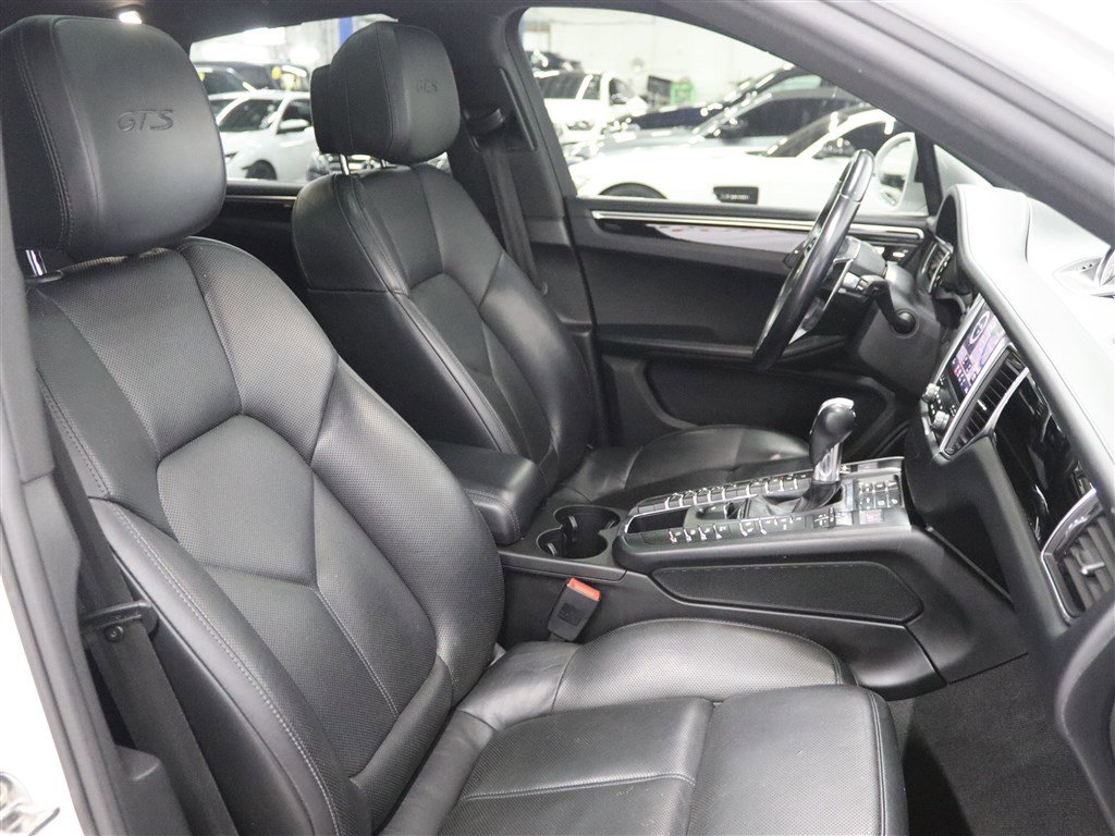 Used 2017 Porsche Macan GTS w/ Premium Package Plus AWD/4WD image 22