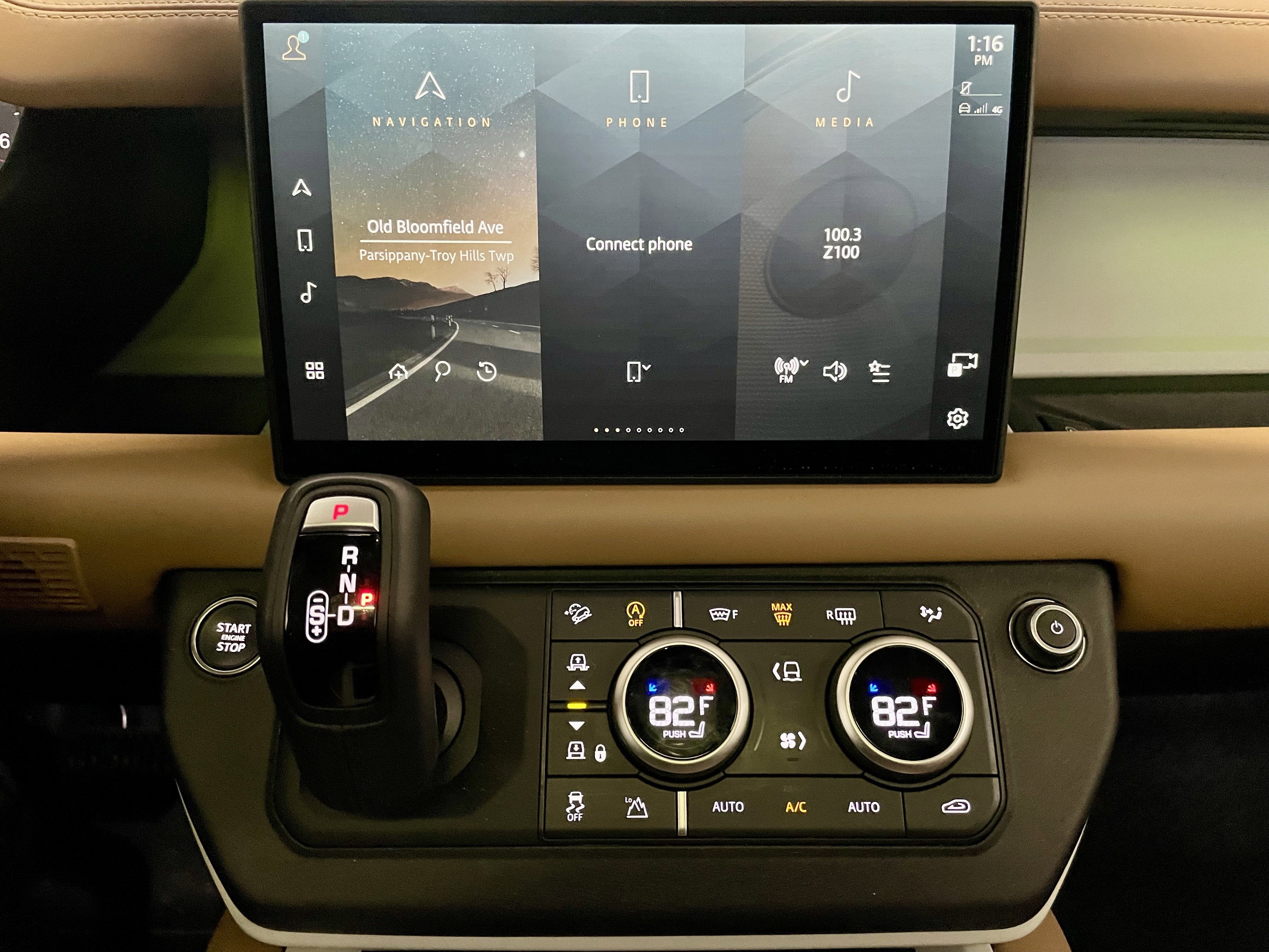 Certified 2025 Land Rover Defender 110 X-Dynamic SE image 19