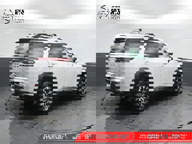 New 2026 Nissan Pathfinder SL image 2