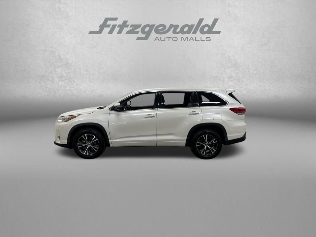 Used 2018 Toyota Highlander LE image 2