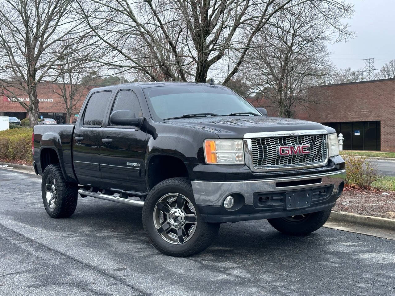 Used 2010 GMC Sierra 1500 SLE w/ Max Trailering Pack AWD/4WD image 2