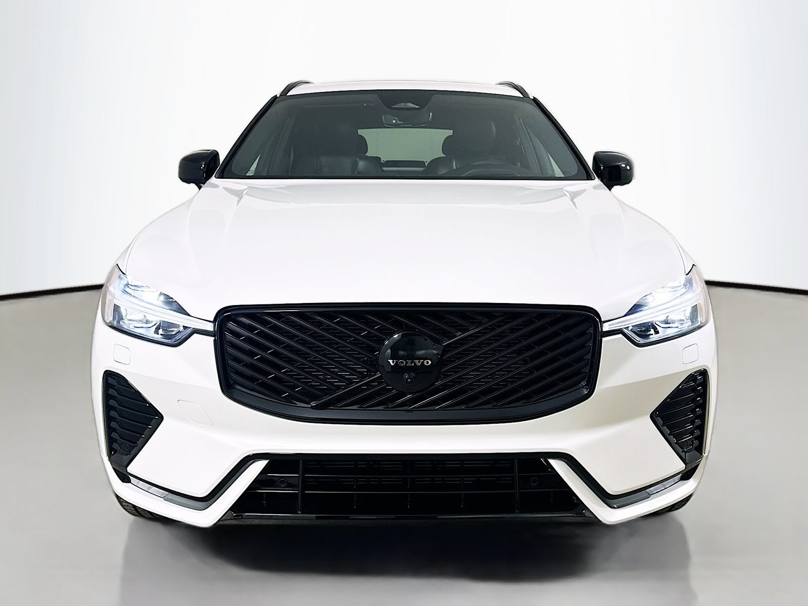 New 2026 Volvo XC60 B5 Ultra w/ Protection Package Premier AWD/4WD image 2