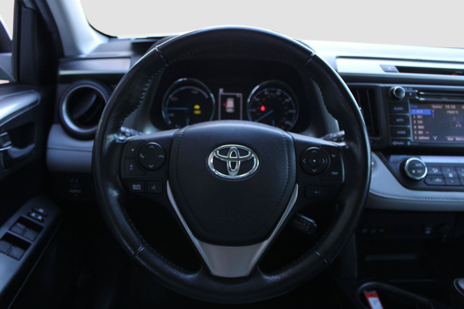 Used 2018 Toyota RAV4 XLE AWD/4WD image 27