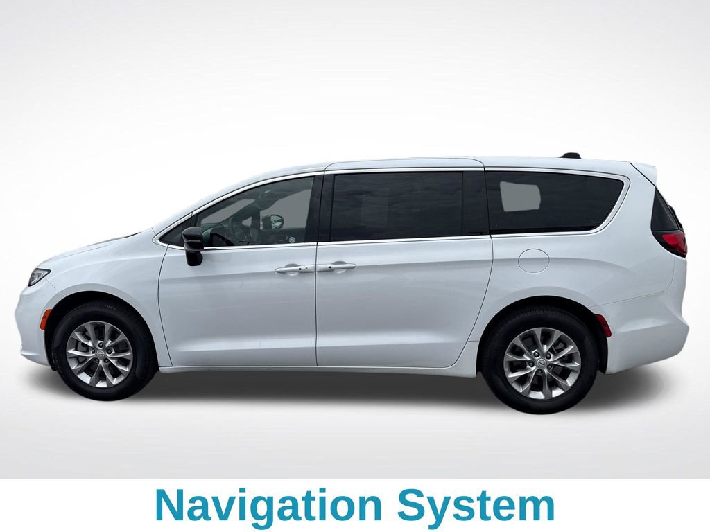 Used 2026 Chrysler Pacifica Limited AWD/4WD image 3