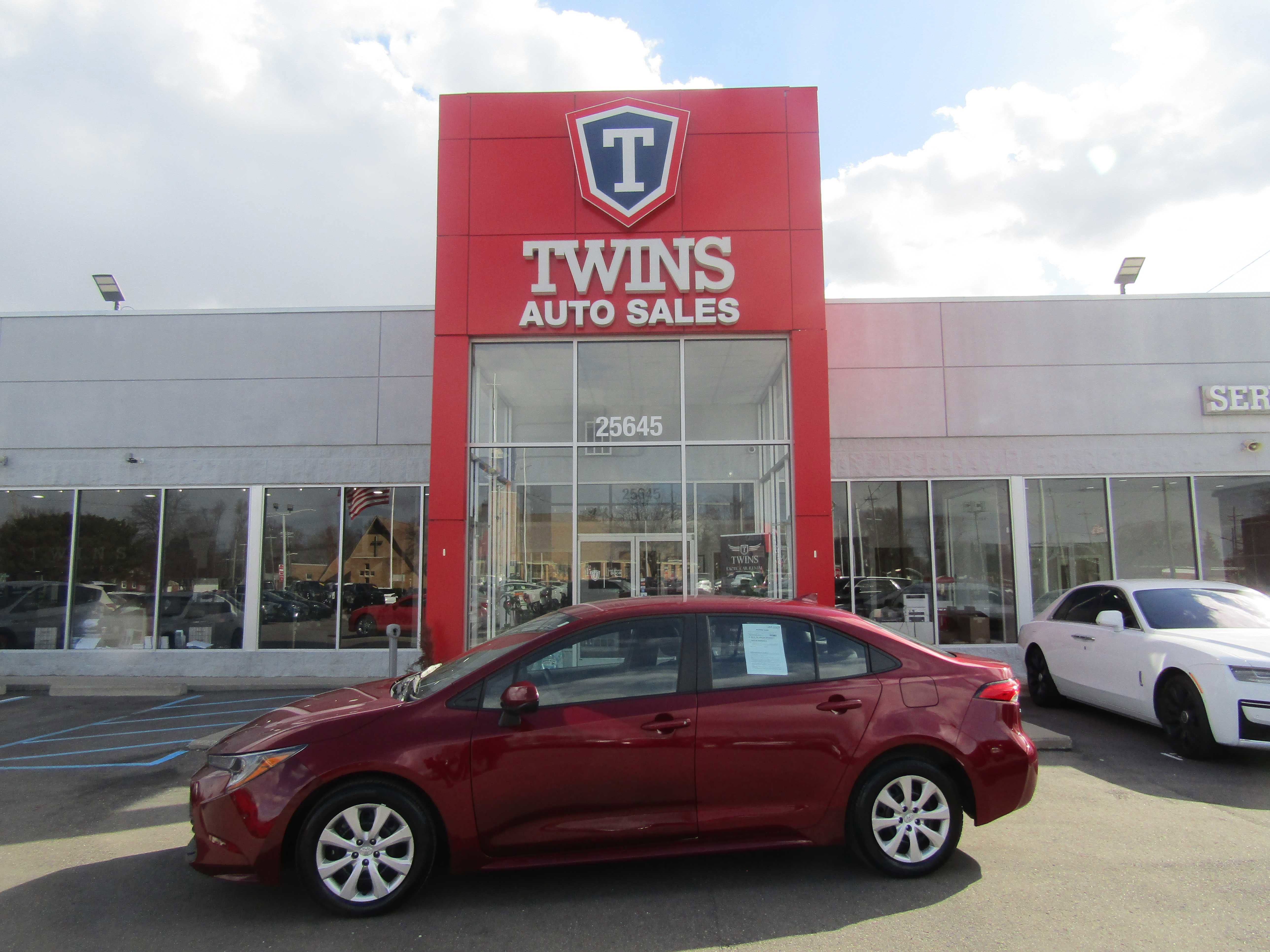 Used 2025 Toyota Corolla LE image 1