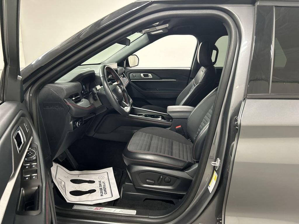 Used 2025 Ford Explorer ST-Line AWD/4WD image 9