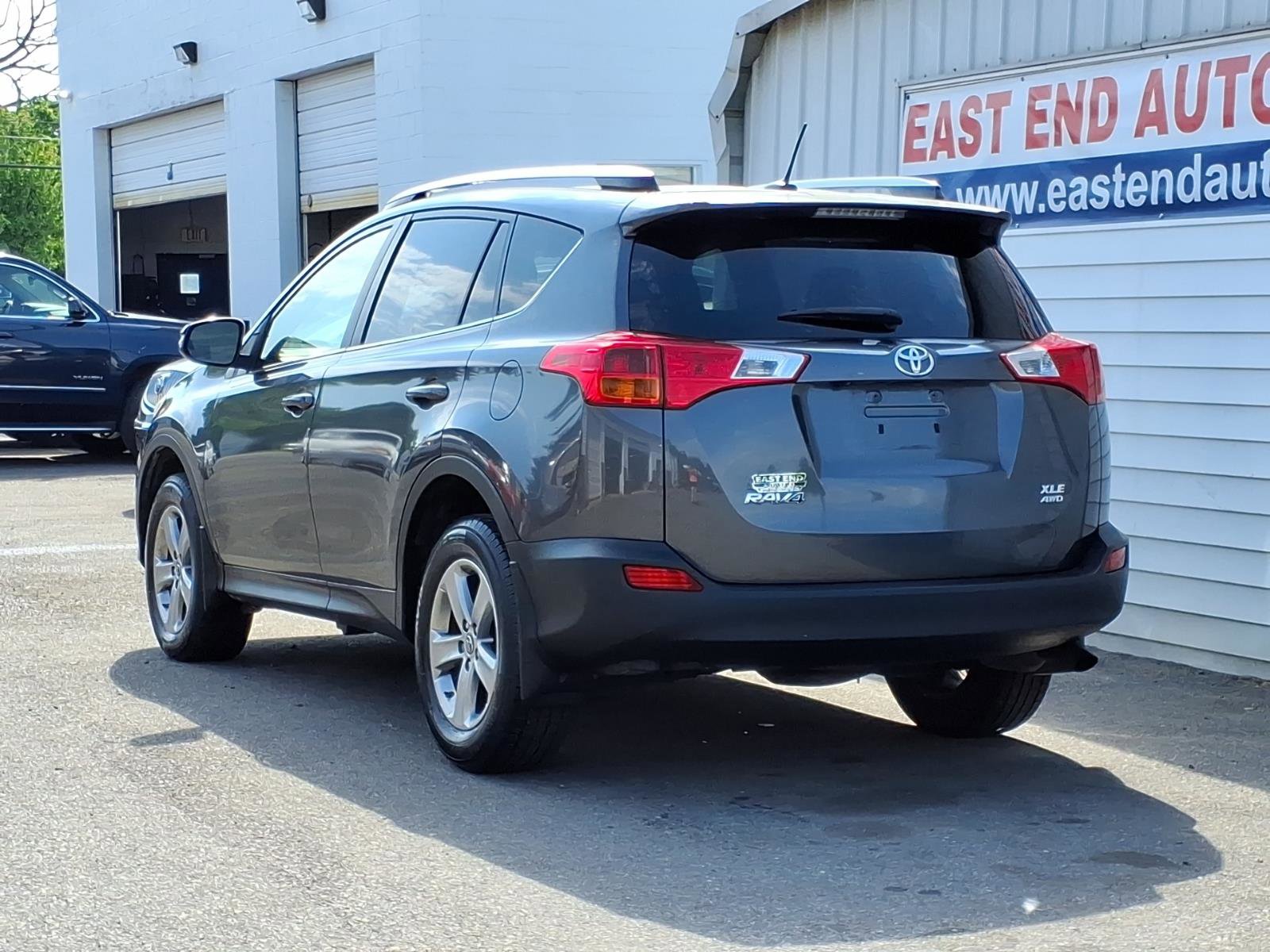 Used 2015 Toyota RAV4 XLE AWD/4WD image 3