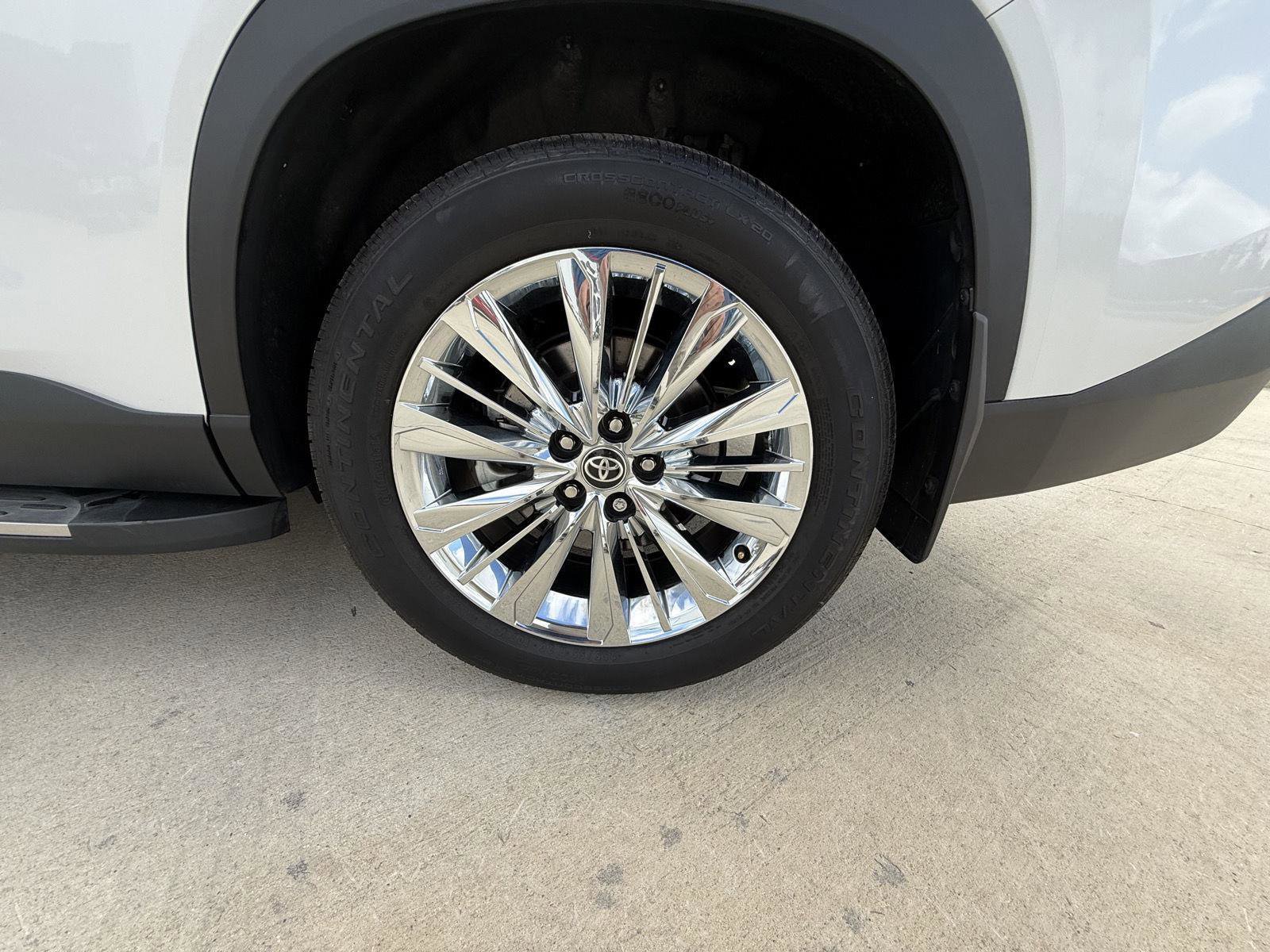 Used 2025 Toyota Grand Highlander AWD image 23