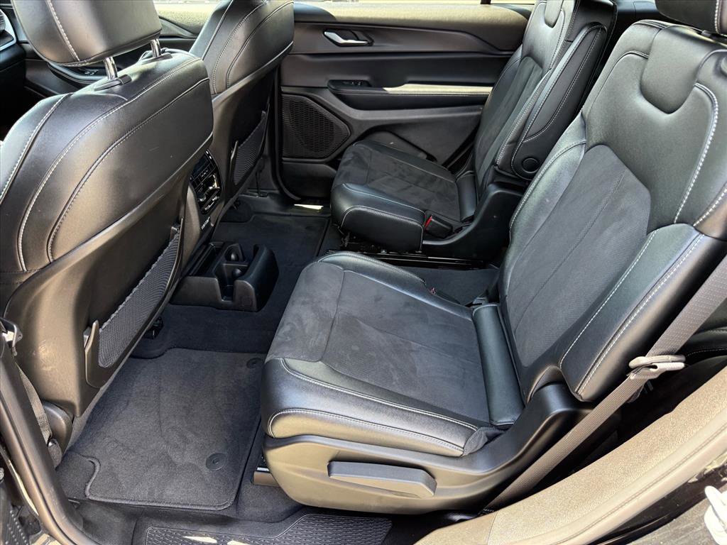 Used 2024 Jeep Grand Cherokee L Laredo AWD/4WD image 12