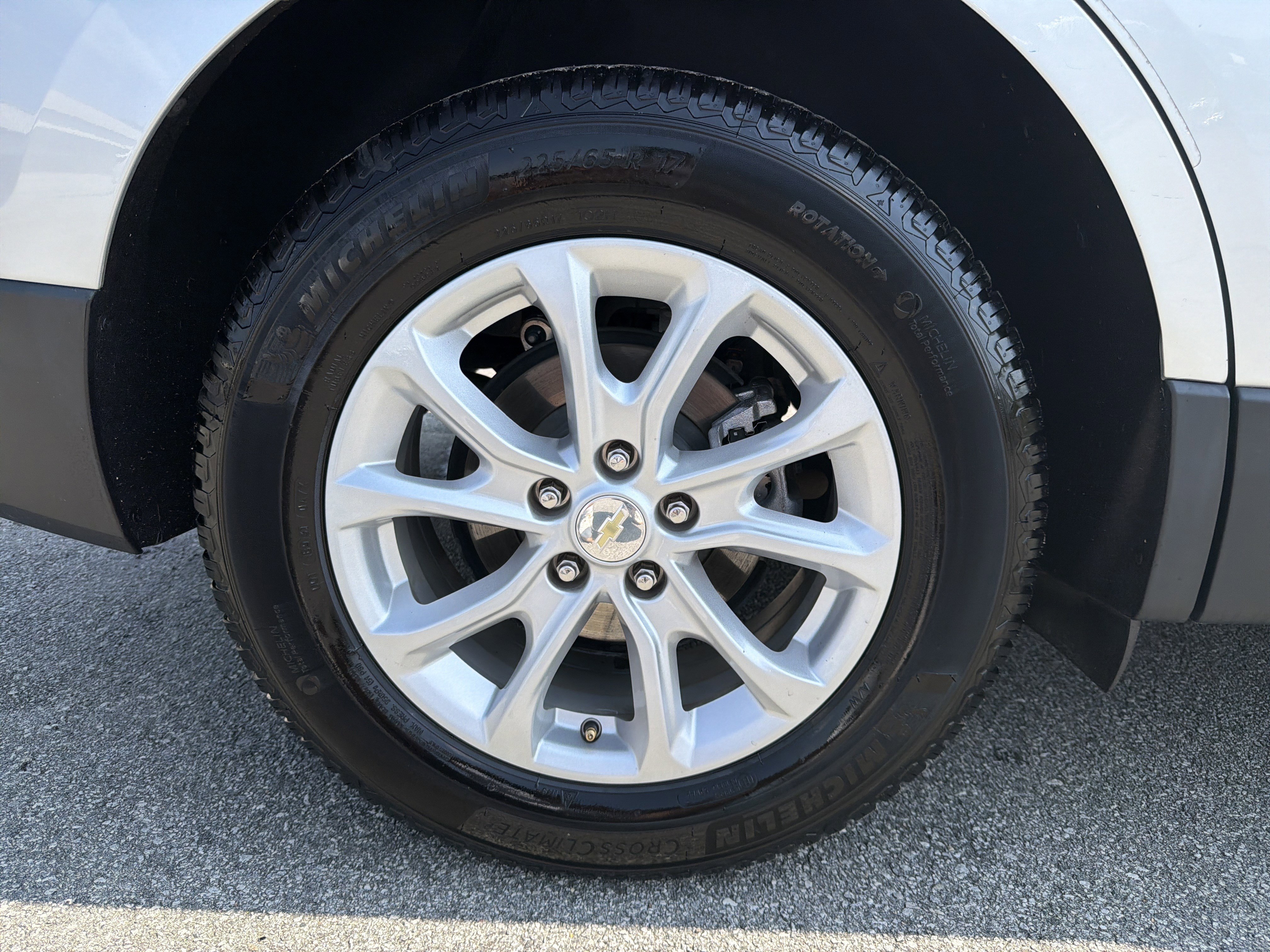Used 2020 Chevrolet Equinox LT FWD image 19
