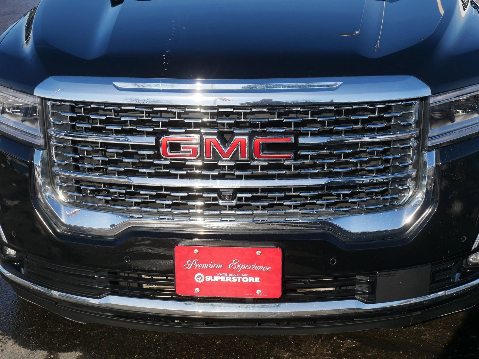 Used 2023 GMC Acadia Denali w/ Black Diamond Edition image 8