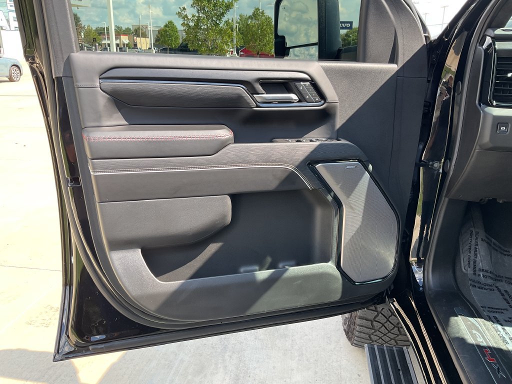 Used 2025 GMC Sierra 2500 AT4X AWD/4WD image 10