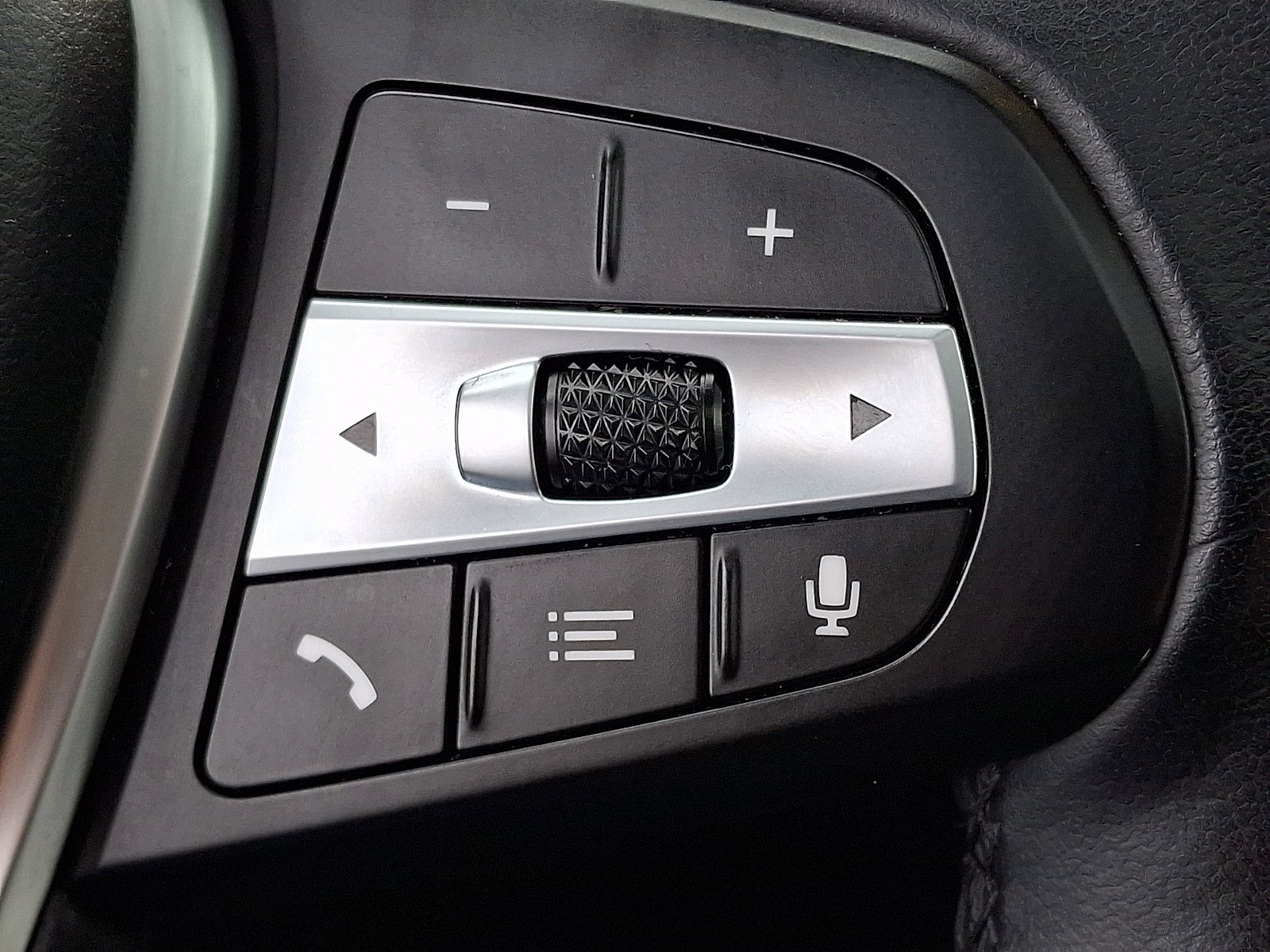 Used 2025 BMW X5 xDrive50e image 24