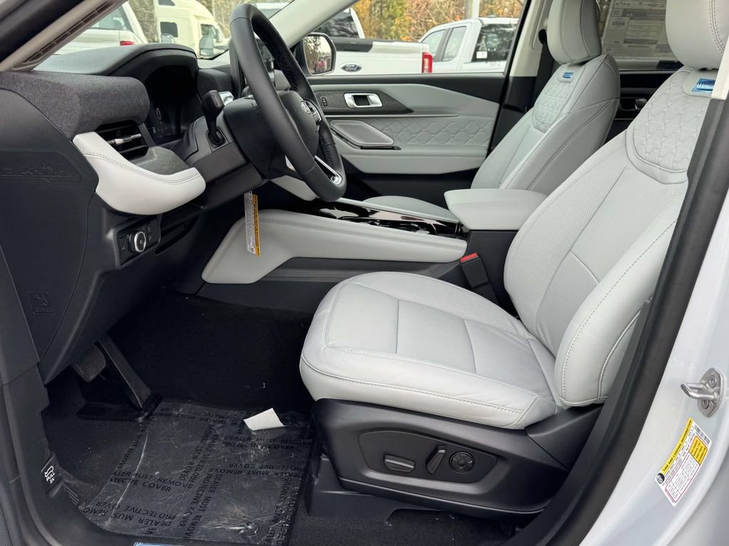 New 2026 Ford Explorer Platinum w/ LUX Leather Package AWD/4WD image 19