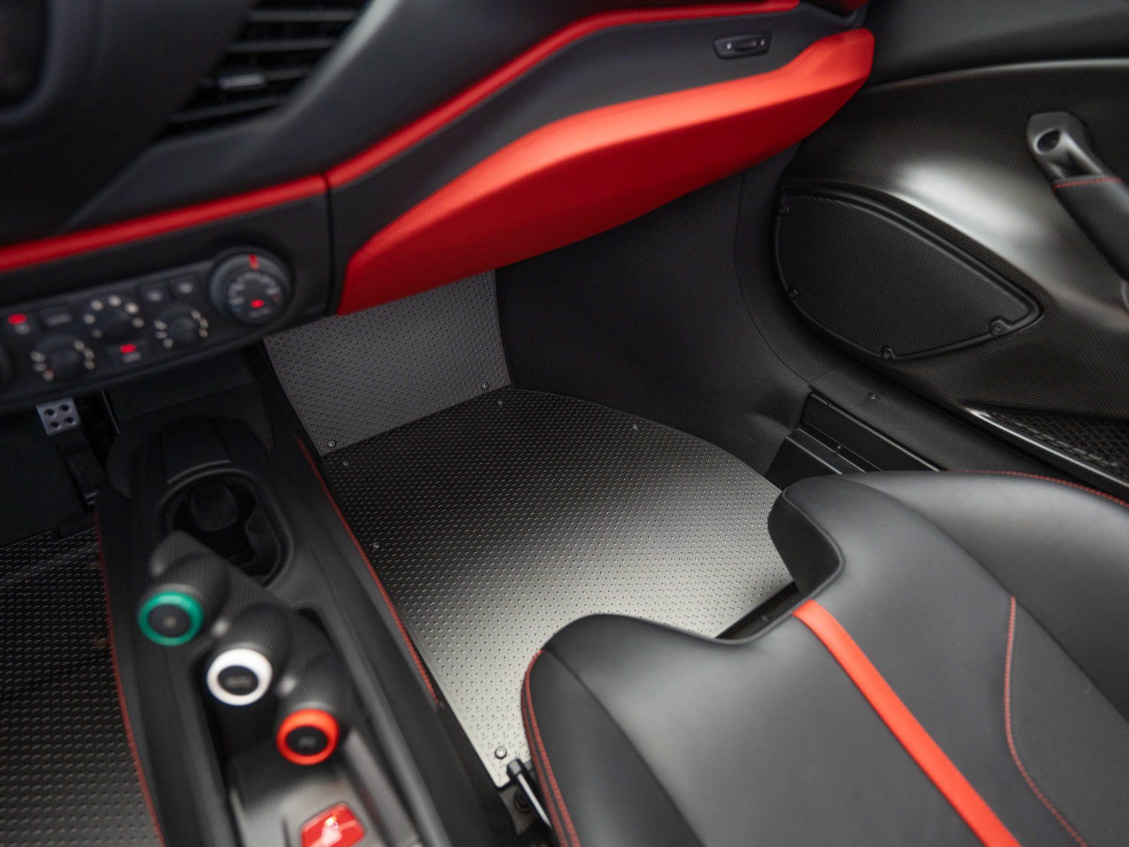 Used 2019 Ferrari 488 Pista Spider RWD image 29