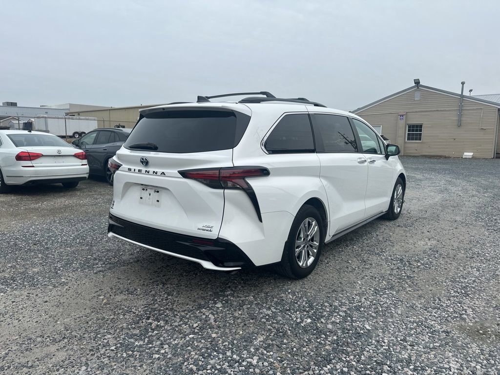 Used 2023 Toyota Sienna XSE image 5