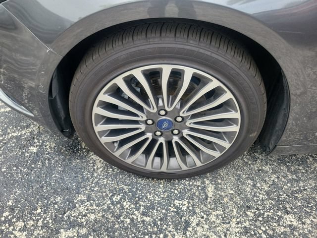 Used 2018 Ford Fusion SE w/ Equipment Group 602A FWD image 5