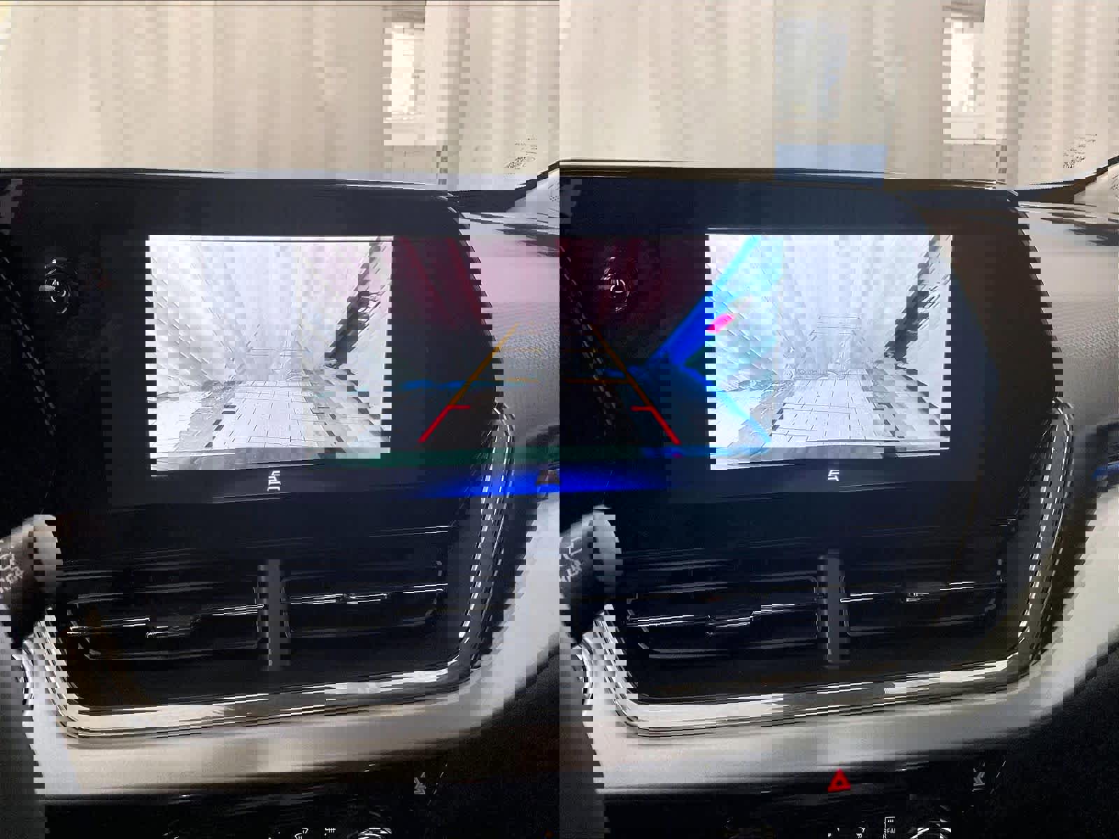 Used 2025 Chevrolet Trax LT w/ LT Convenience Package image 19