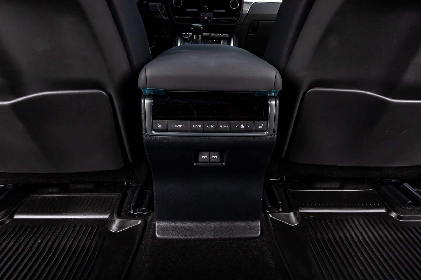 Used 2025 Lexus GX 550 w/ Accessory Package (Z1) AWD/4WD image 32