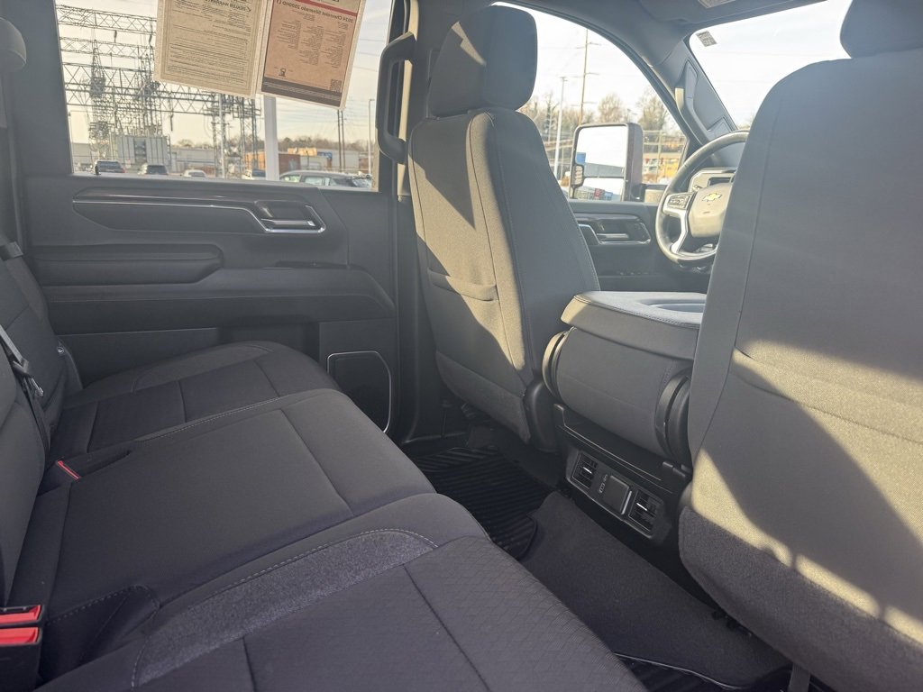 Used 2024 Chevrolet Silverado 2500 LT w/ Convenience Package image 12
