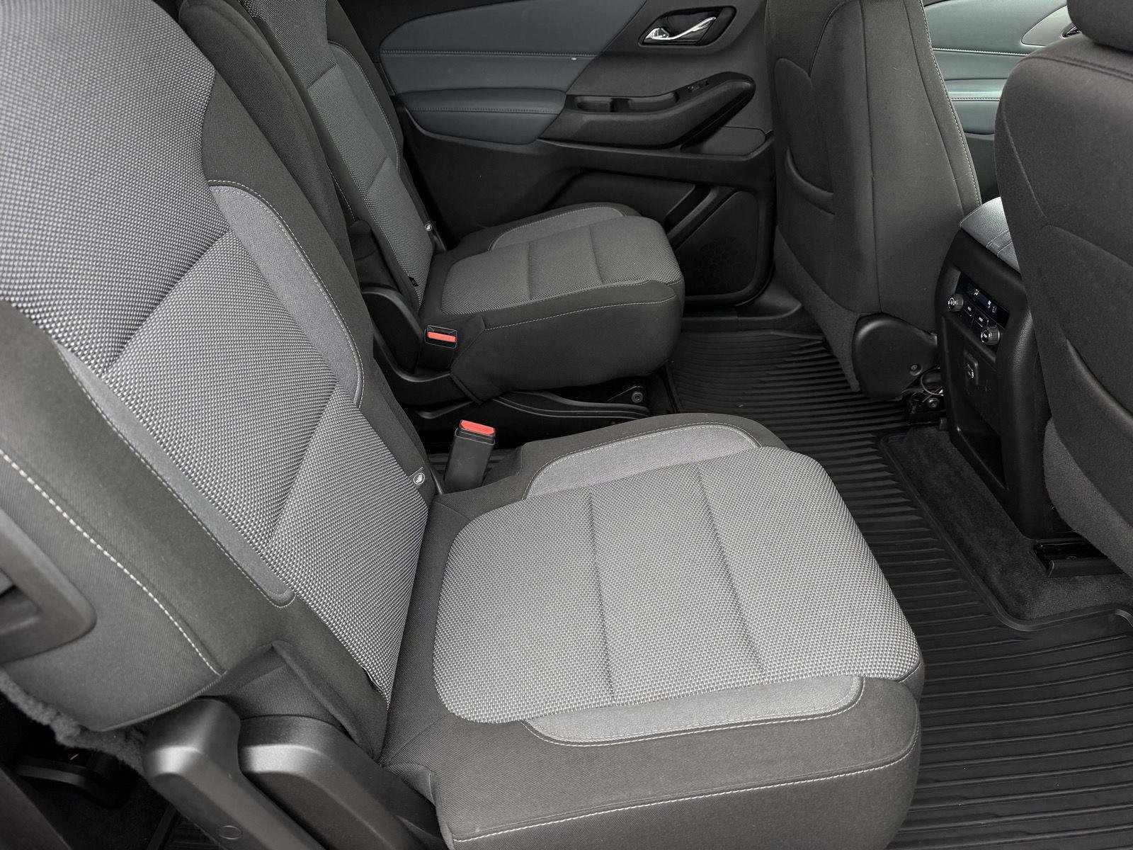 Used 2021 Chevrolet Traverse LT FWD image 25