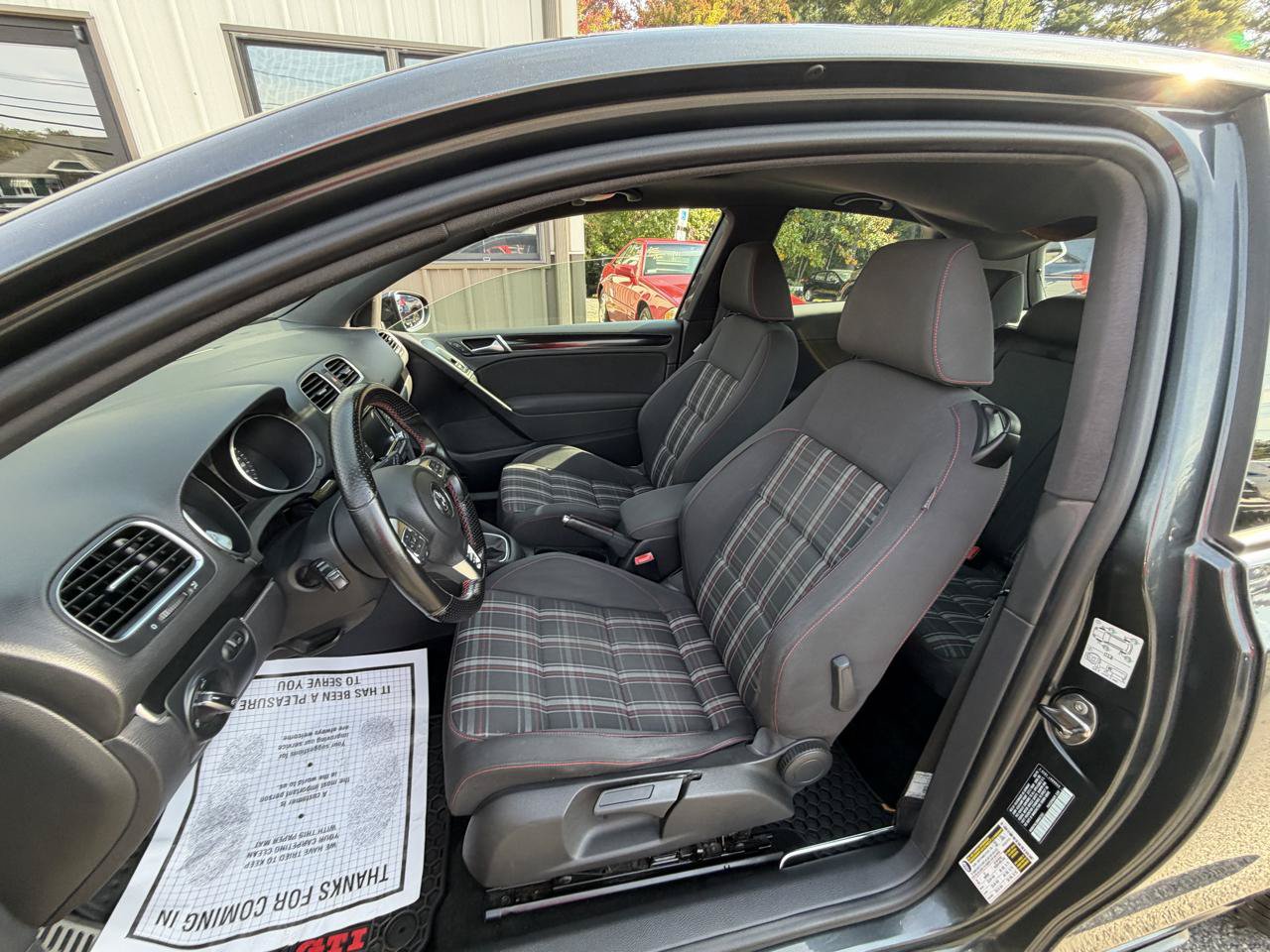 Used 2011 Volkswagen Golf 2-Door FWD image 11