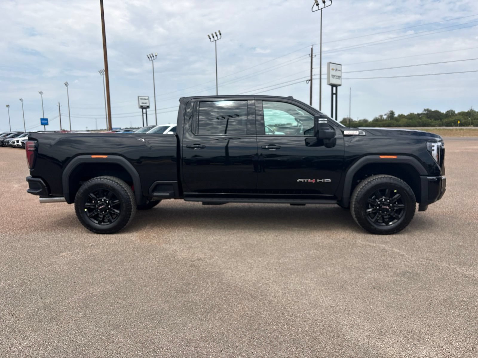 New 2026 GMC Sierra 2500 AT4 w/ AT4 Premium Plus Package AWD/4WD image 7