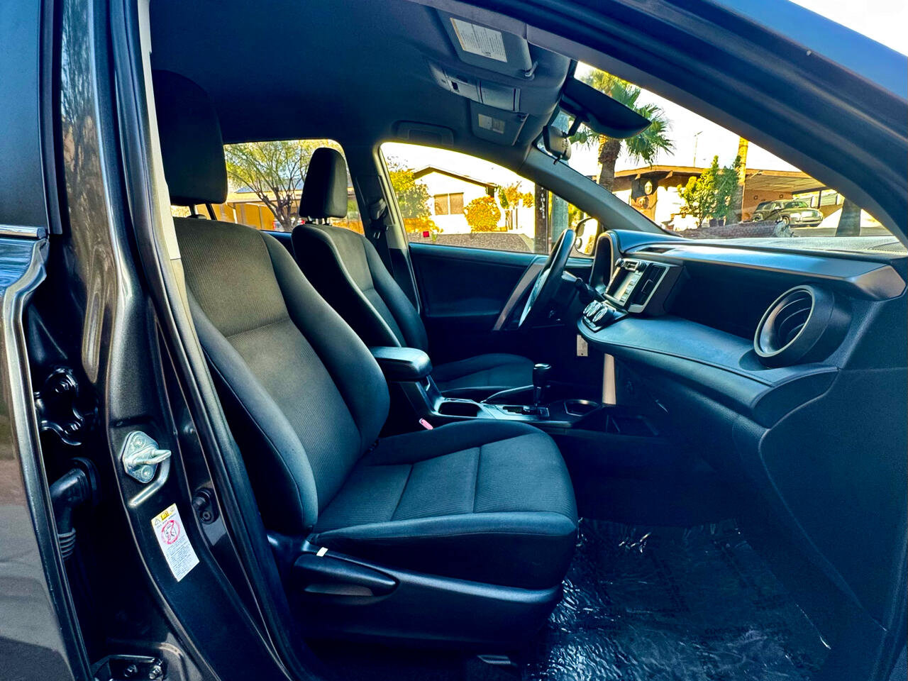 Used 2018 Toyota RAV4 LE w/ Carpet Mat Package image 8