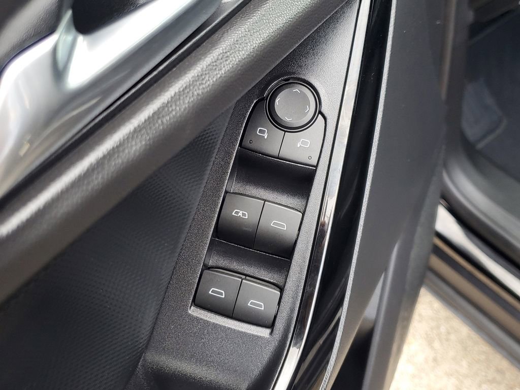 Used 2026 Chevrolet Equinox LT FWD image 16