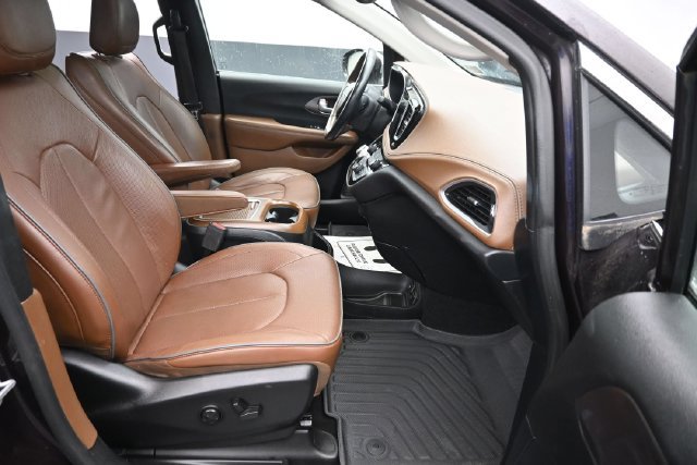 Used 2018 Chrysler Pacifica Limited FWD image 11