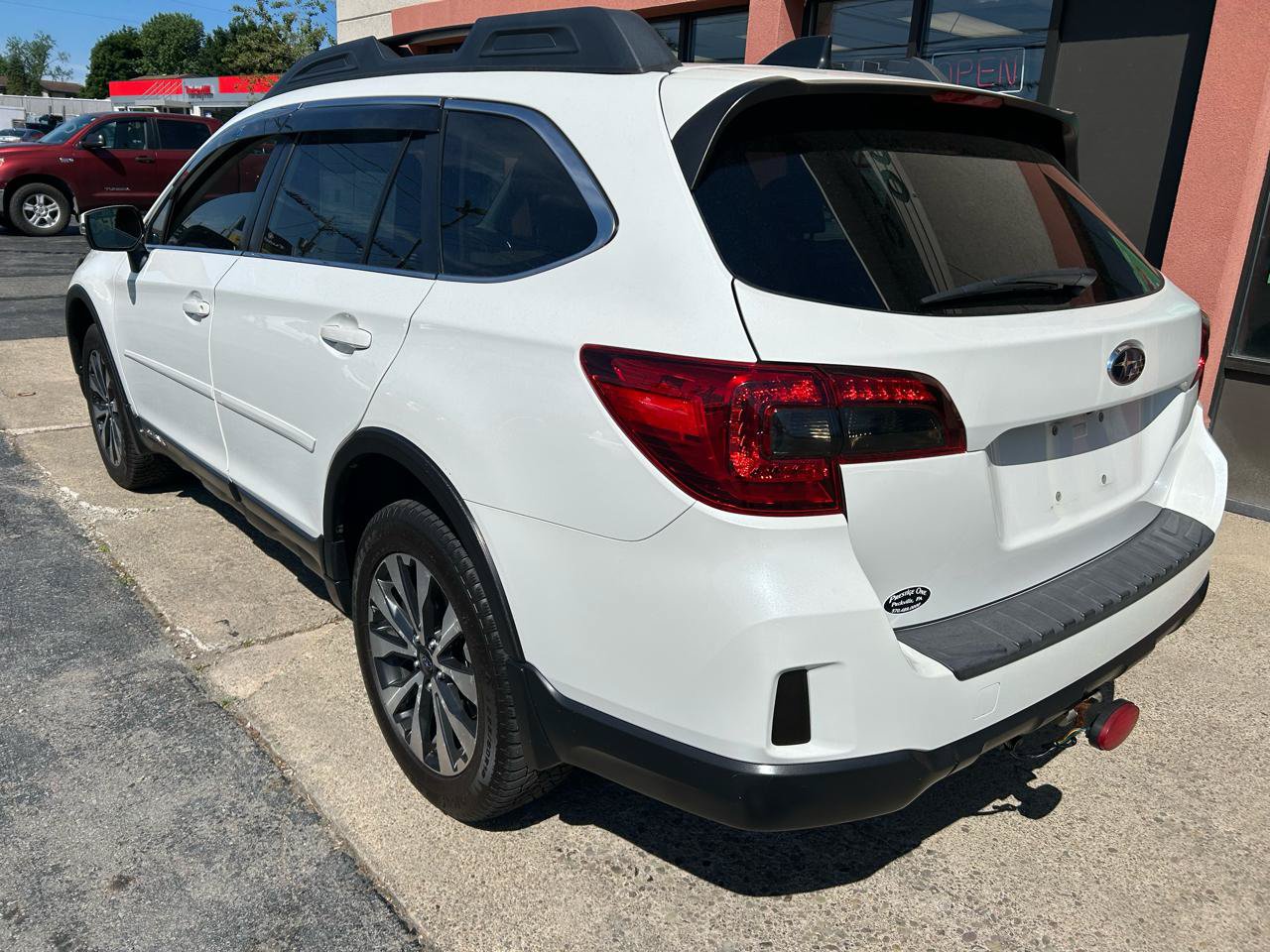 Used 2016 Subaru Outback 2.5i Limited AWD/4WD image 3