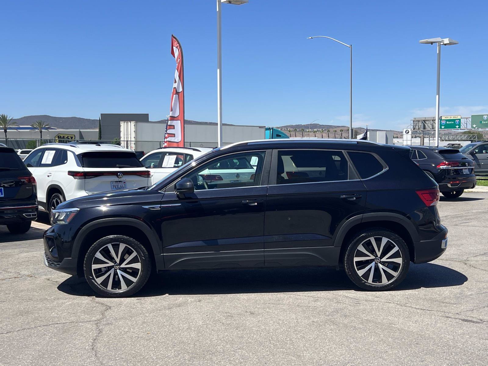 Certified 2023 Volkswagen Taos SE w/ Panoramic Sunroof Package FWD image 2