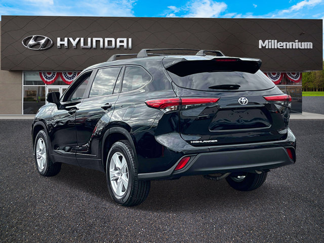 Used 2023 Toyota Highlander L FWD image 7