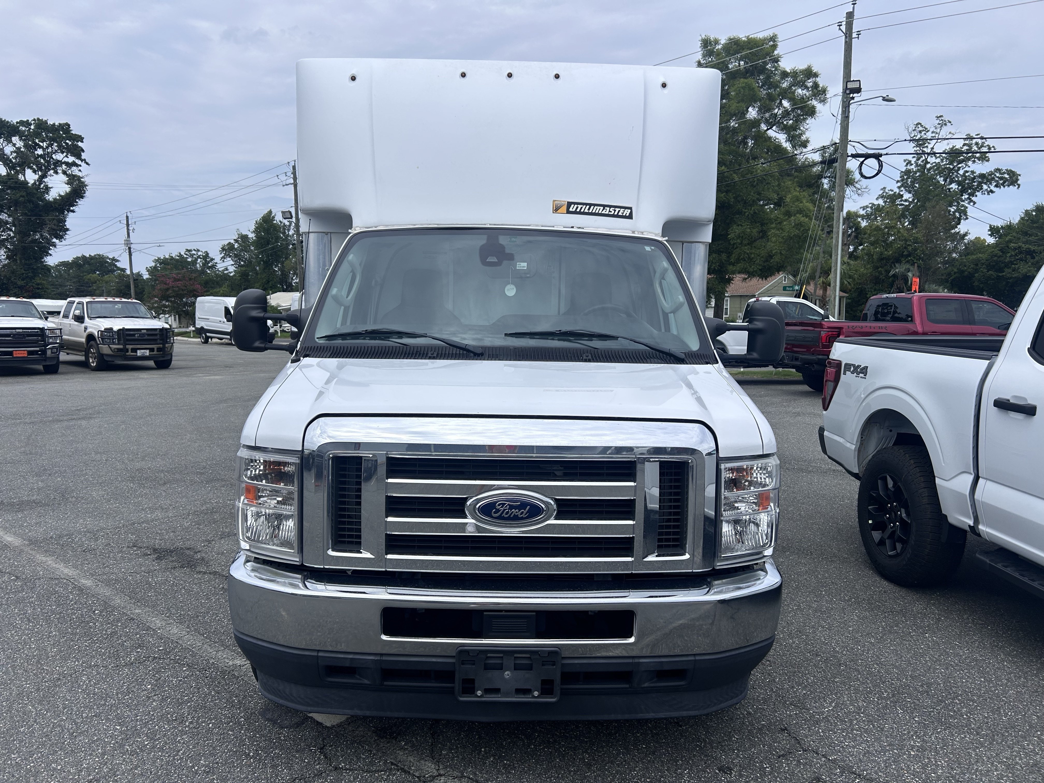 Used 2022 Ford E-350 and Econoline 350 Super Duty RWD image 2
