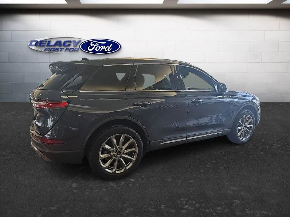 Used 2022 Lincoln Corsair AWD w/ Premium Package image 7