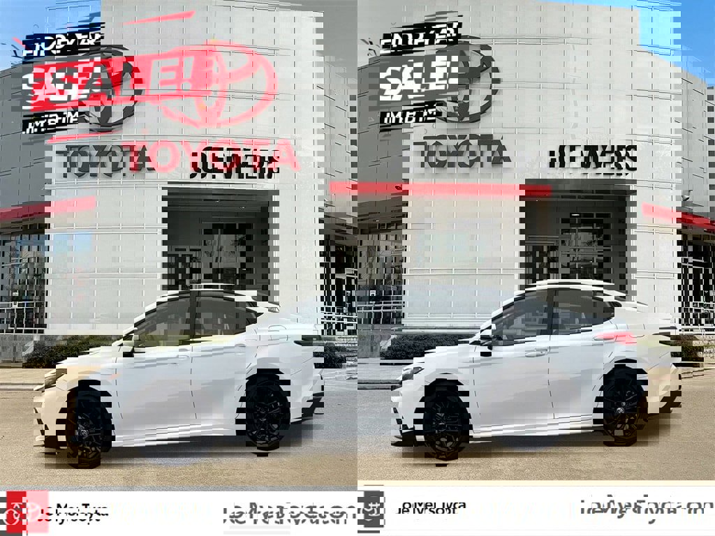 Used 2025 Toyota Camry SE image 7