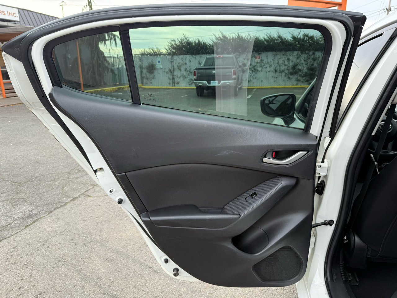 Used 2015 MAZDA MAZDA3 i Sport image 11