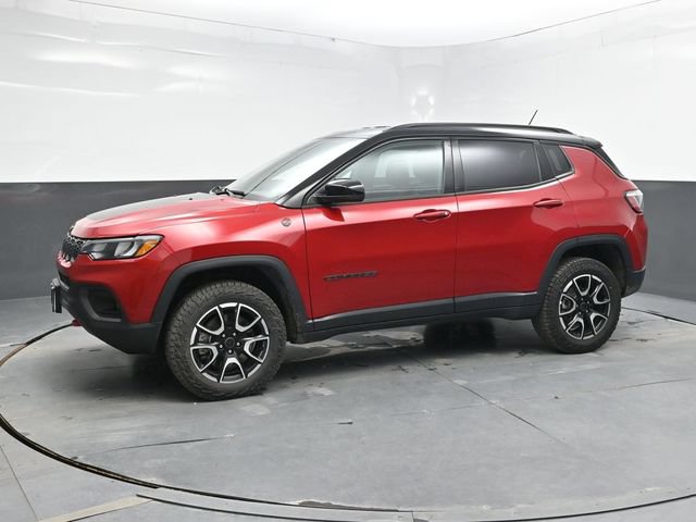 Used 2025 Jeep Compass Trailhawk AWD/4WD image 3