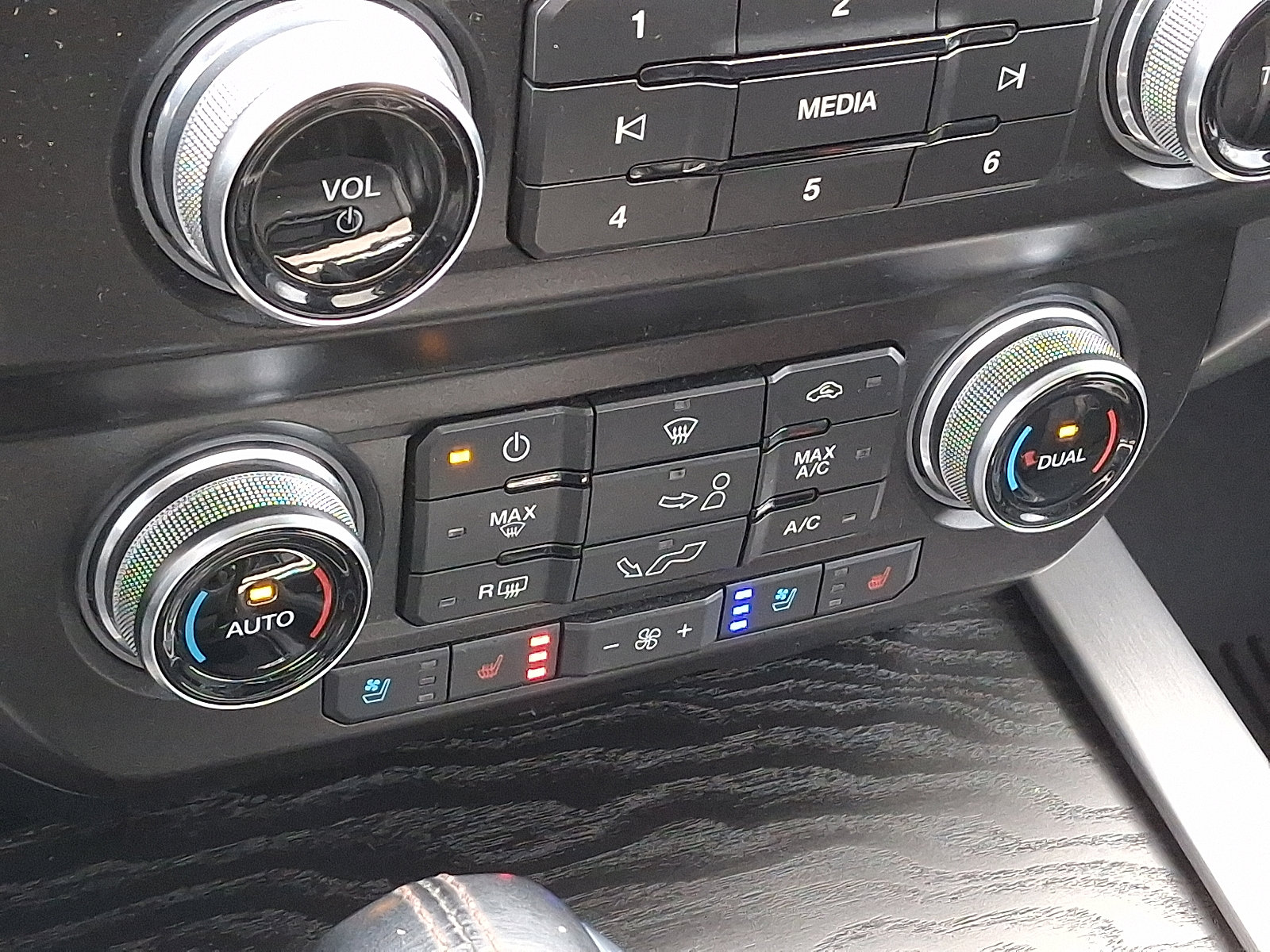 Used 2020 Ford F150 Platinum w/ Equipment Group 701A Luxury image 16