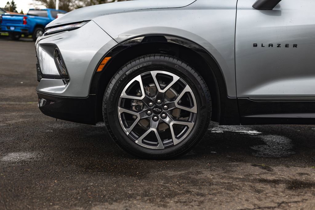 Used 2025 Chevrolet Blazer RS AWD/4WD image 13
