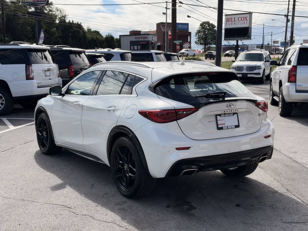 Used 2017 INFINITI QX30 Premium w/ Navigation Package FWD image 4