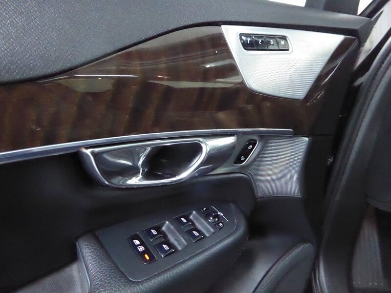 Used 2016 Volvo XC90 T6 Momentum w/ Momentum Plus Package AWD/4WD image 16