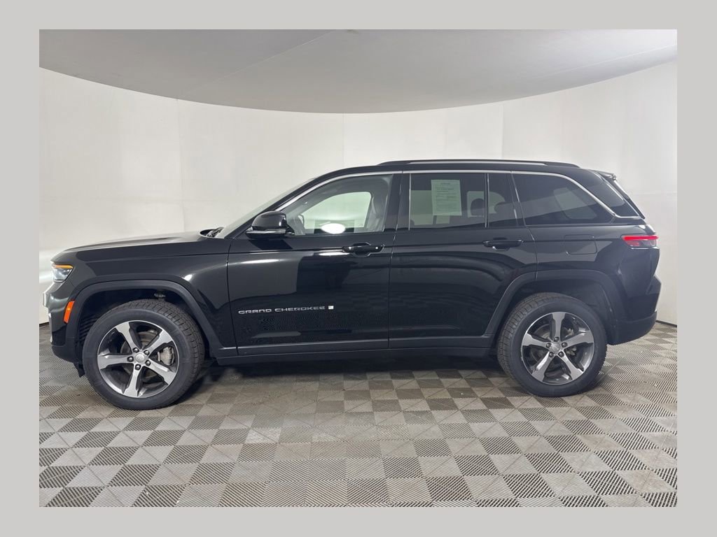 Used 2023 Jeep Grand Cherokee Limited AWD/4WD image 1