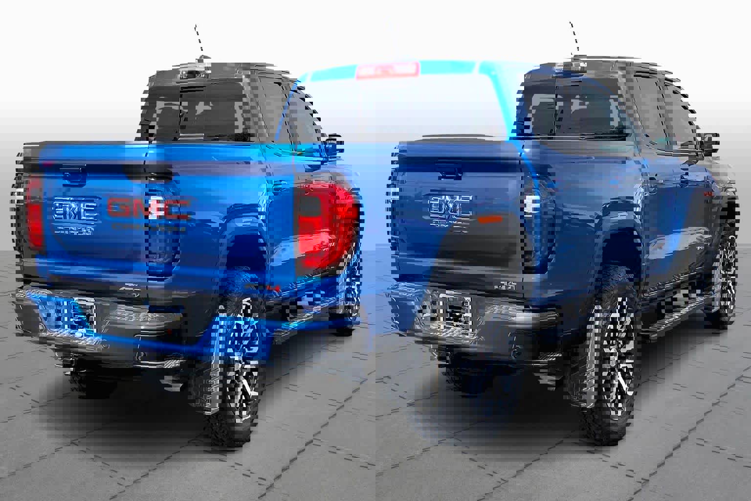 Used 2024 GMC Canyon AT4 w/ Technology Package image 13