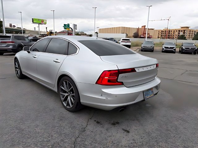 Used 2018 Volvo S90 T5 Momentum w/ Convenience Package FWD image 5