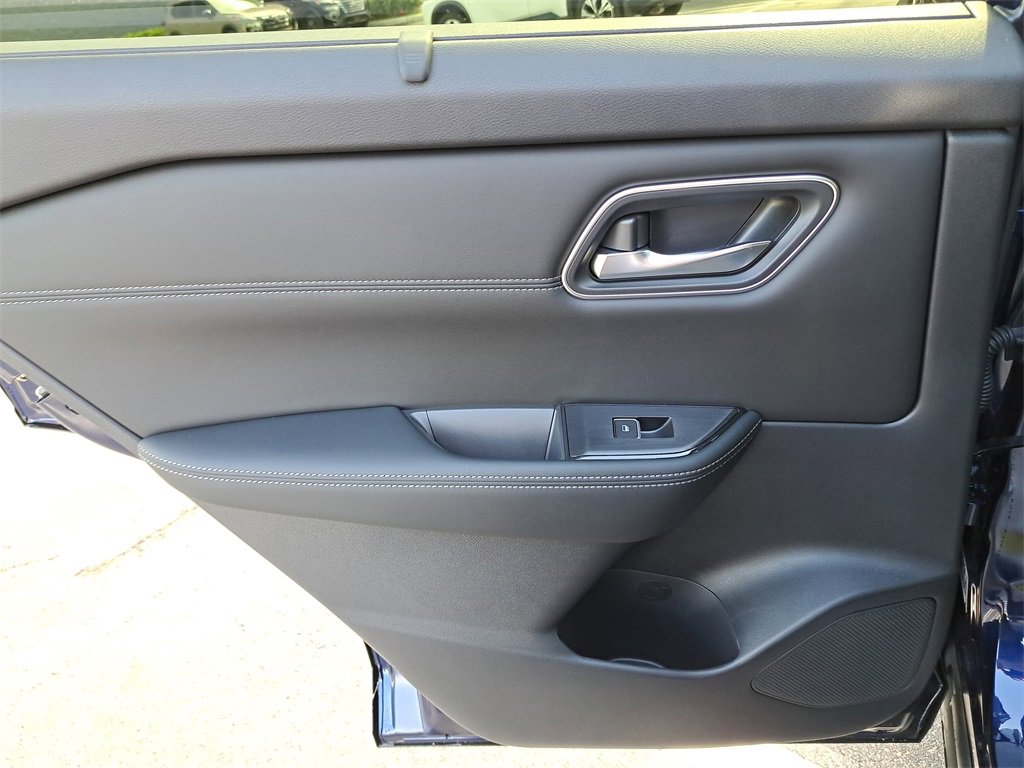 New 2026 Nissan Rogue Platinum image 14