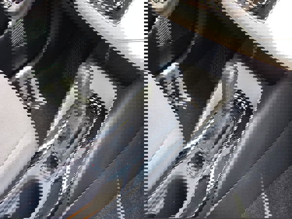 Used 2020 Toyota Corolla LE image 18